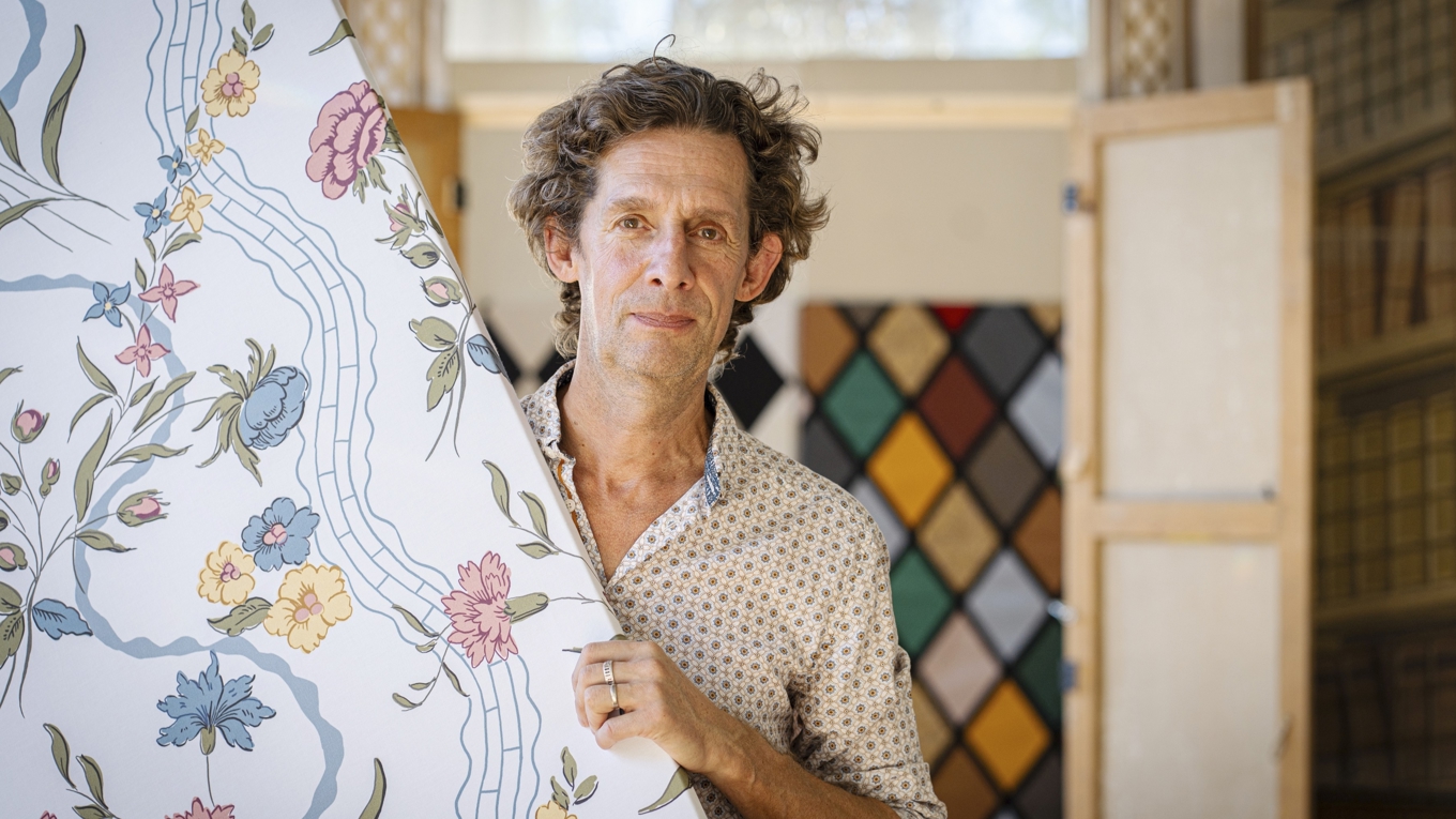 I ”Drömtapet – en slottssaga” har regissören Bernard Cauchard inspirerats av slottsteaterns tapeter. Foto: Sofia Drevemo