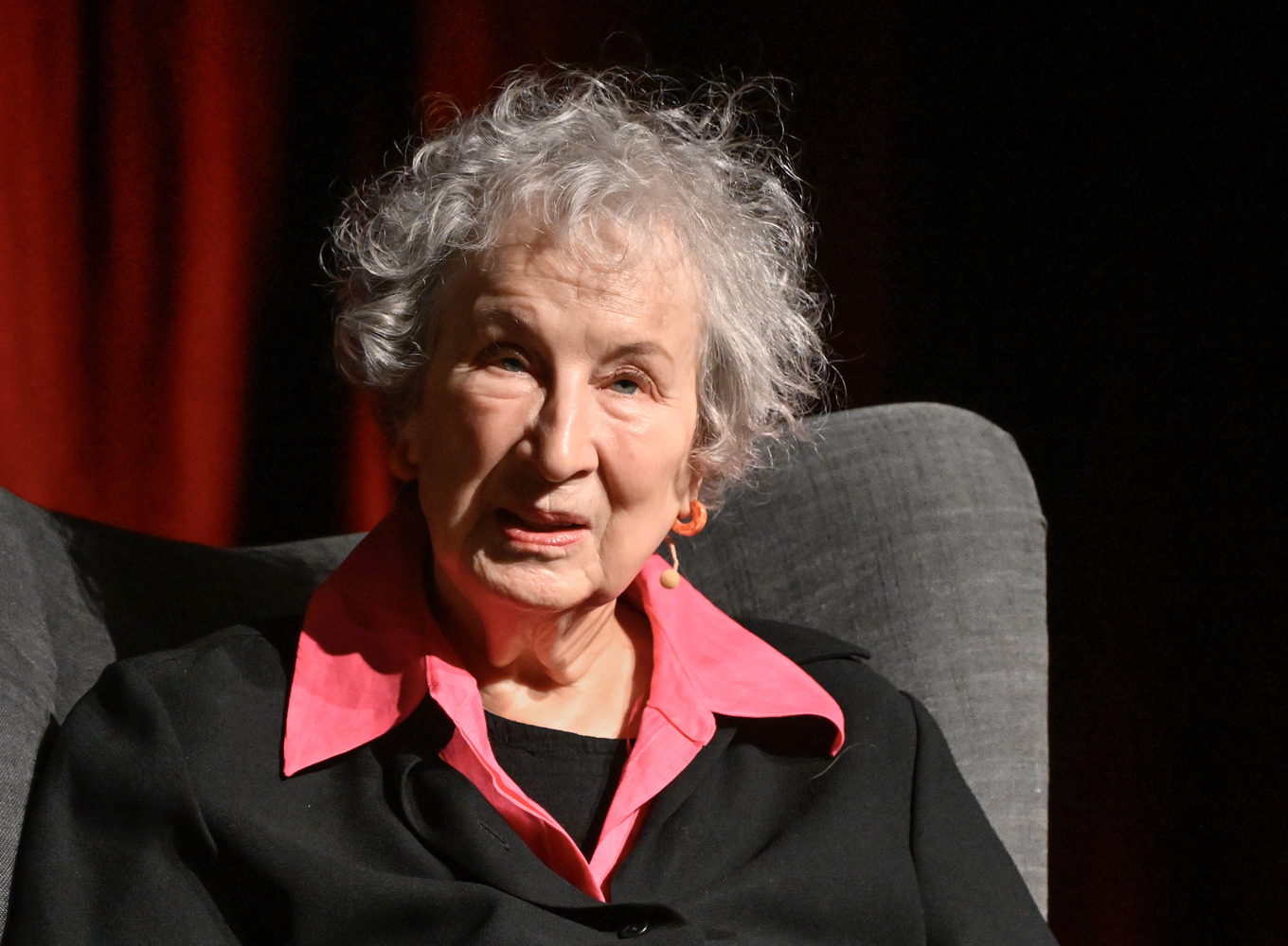 Margaret Atwoods "Tjänarinnans berättelse" var en av böckerna som skulle ha plockats bort från skolbibliotek i provinsen Alberta, Kanada. Foto: Jonas Ekströmer/TT