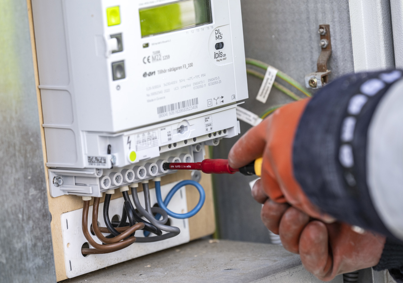 En man misstänks ha tjuvkopplat el för över en miljon kronor i över 30 år. Arkivbild. Foto: Johan Nilsson/TT