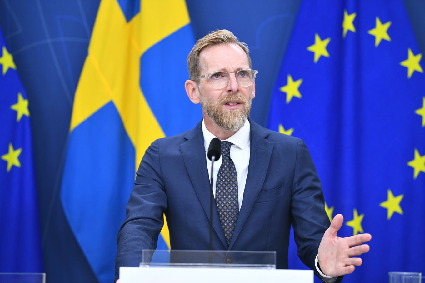 Socialminister Jakob Forssmed (KD) vill slopa krogarnas matkrav till nästa sommar. Arkivbild. Foto: Lars Schröder/TT