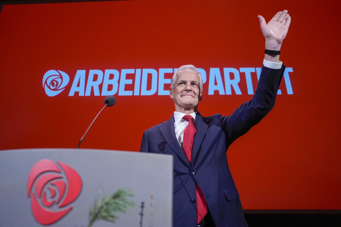 Jonas Gahr Støre, norsk statsminister och partiledare för socialdemokratiska Arbeiderpartiet under valvakan i Folkets hus i Oslo. Foto: Javad Parsa/AP/TT
