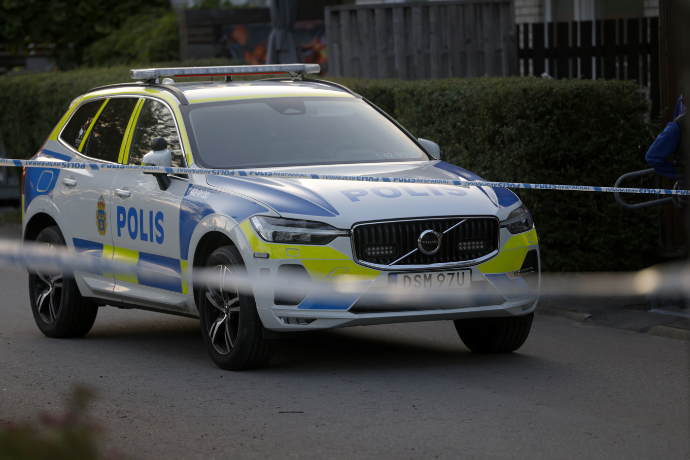 Polis på plats efter en skottlossning i stadsdelen Skäggetorp i Linköping. Foto: Andreas Hillergren/TT