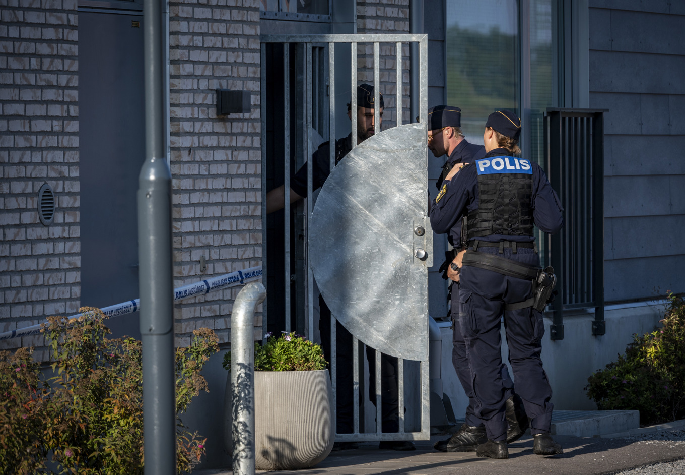 En kvinna har hittats svårt skadad i en lägenhet i Staffanstorp. Kvinnan avled senare av sina skador. Foto: Johan Nilsson/TT