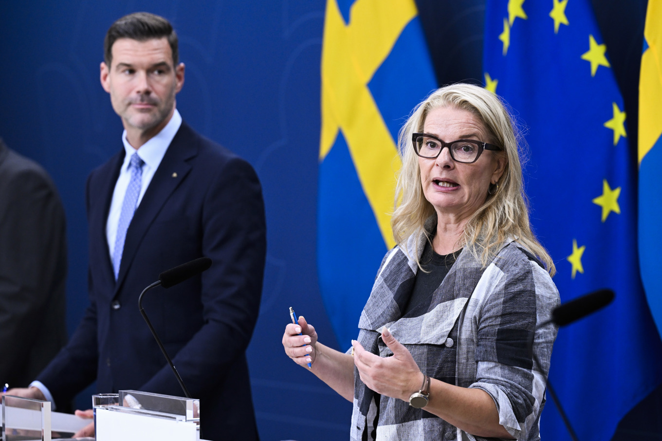 Migrationsminister Johan Forssell (M) och gymnasie-, högskole-, och forskningsminister Lotta Edholm (L). Foto: Jessica Gow/TT