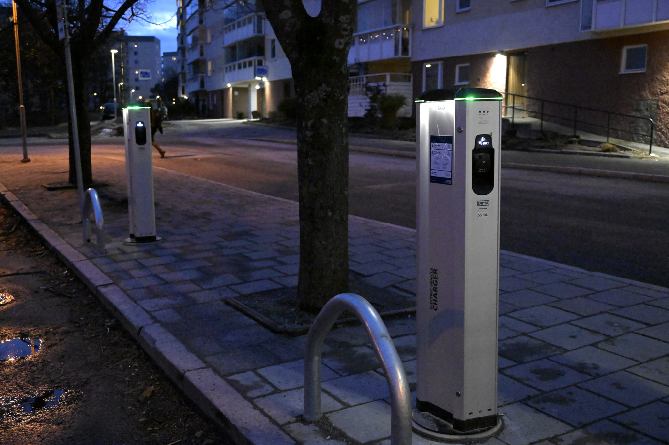 Tiotusentals laddstolpar har satts upp på kort tid. Nu varnar forskare och säkerhetsexperter för att de kan utnyttjas av illasinnade för att i värsta fall slå ut elen i ett område. Arkivbild. Foto: Janerik Henriksson/TT