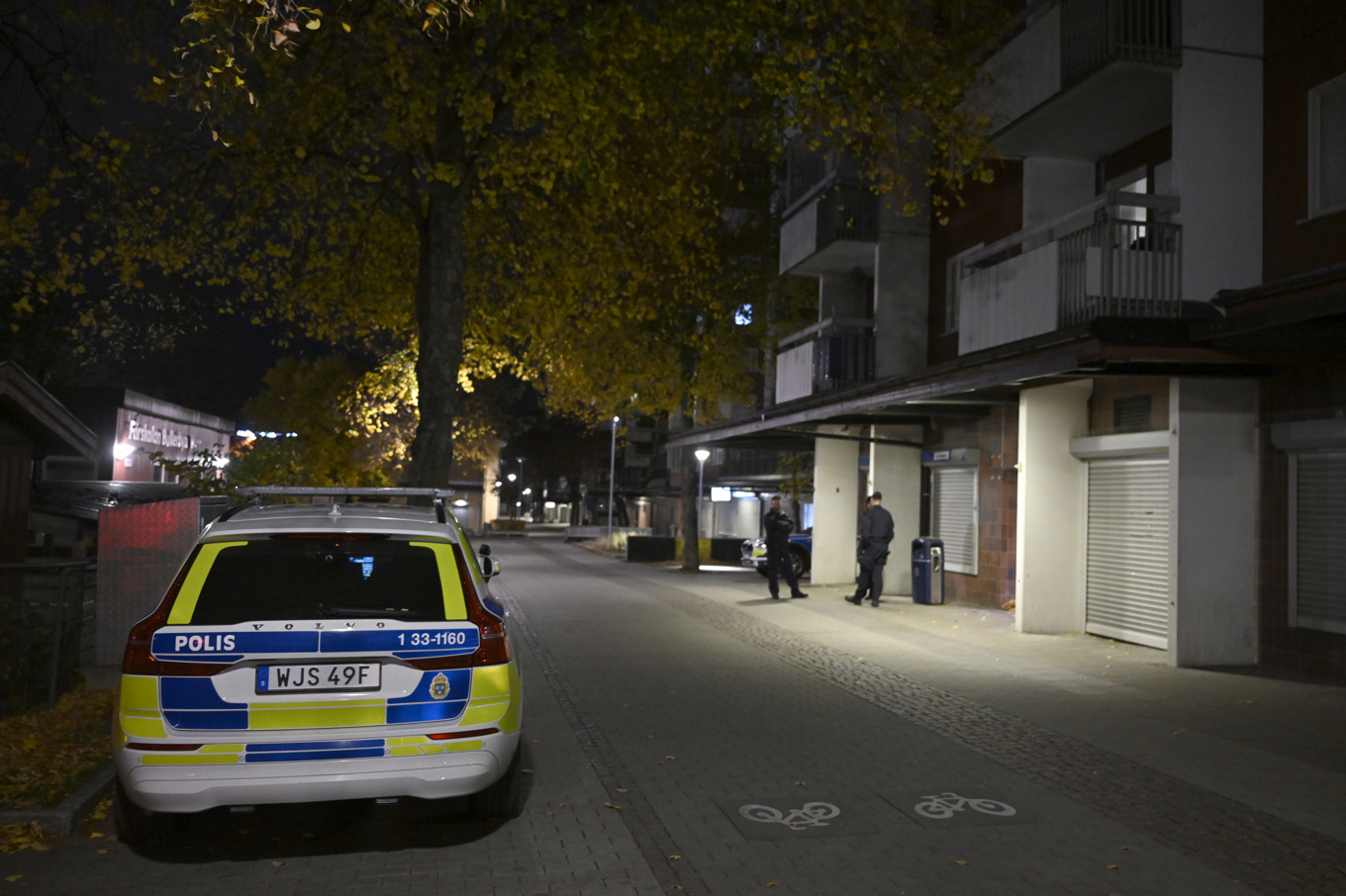 Polis på plats efter mordet på kvinnan i Akalla i norra Stockholm i oktober 2024. Foto: Pontus Lundahl/TT