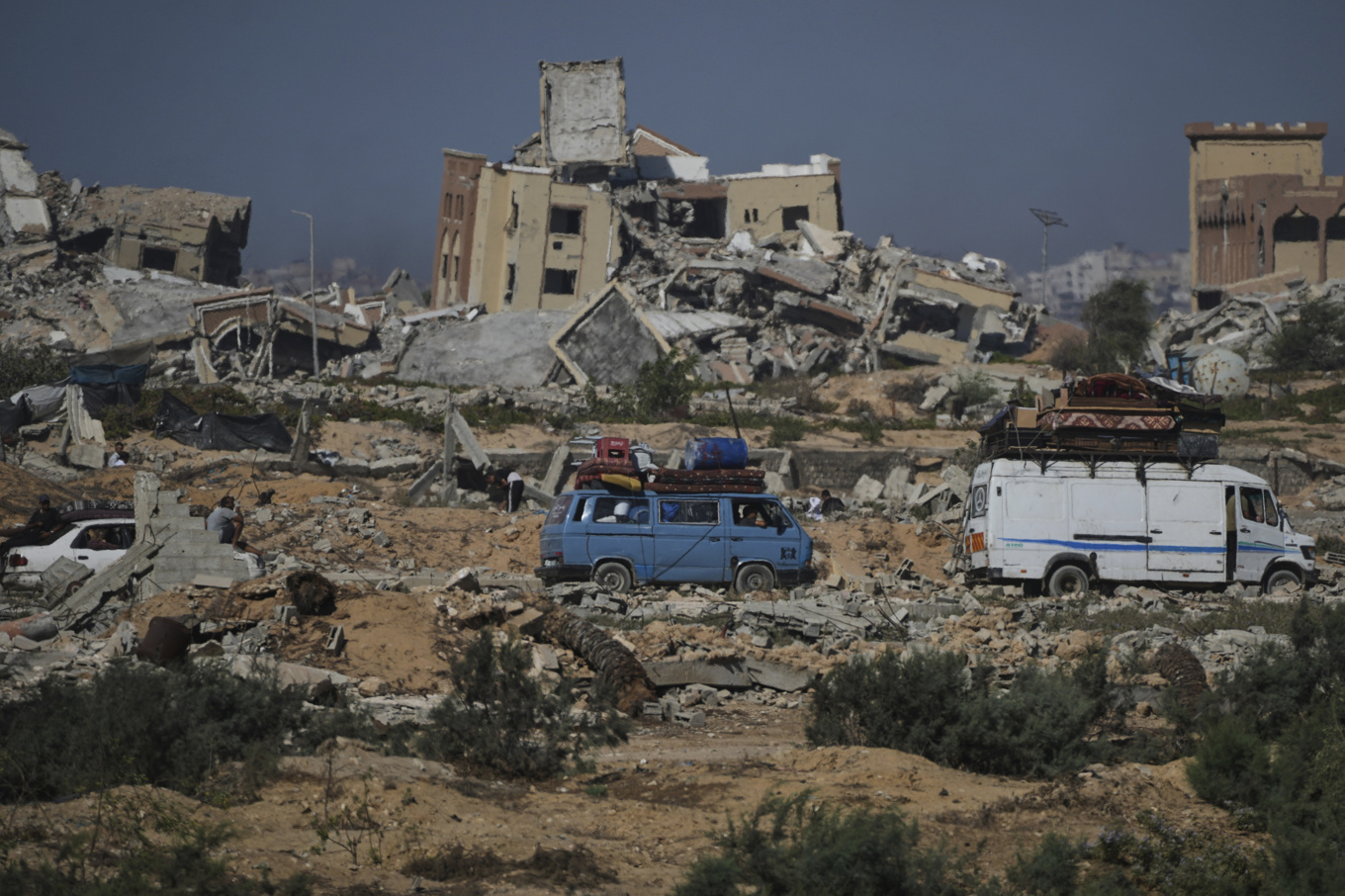 Många palestinier flyr söderut efter Israels militärs evakueringsorder för Gaza stad. Foto: Abdel Kareem Hana/AP/TT