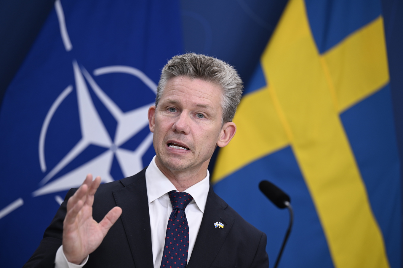 Försvarsminister Pål Jonson (M) säger att Sverige har "full solidaritet" med Polen. Foto: Pontus Lundahl/TT