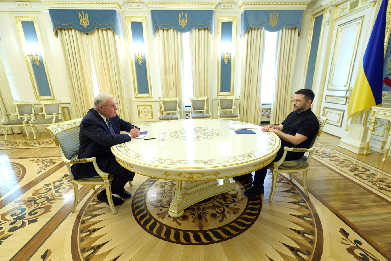 Möte mellan Keith Kellogg och Volodymyr Zelenskyj i Kiev den 25 augusti. Foto: AP/TT