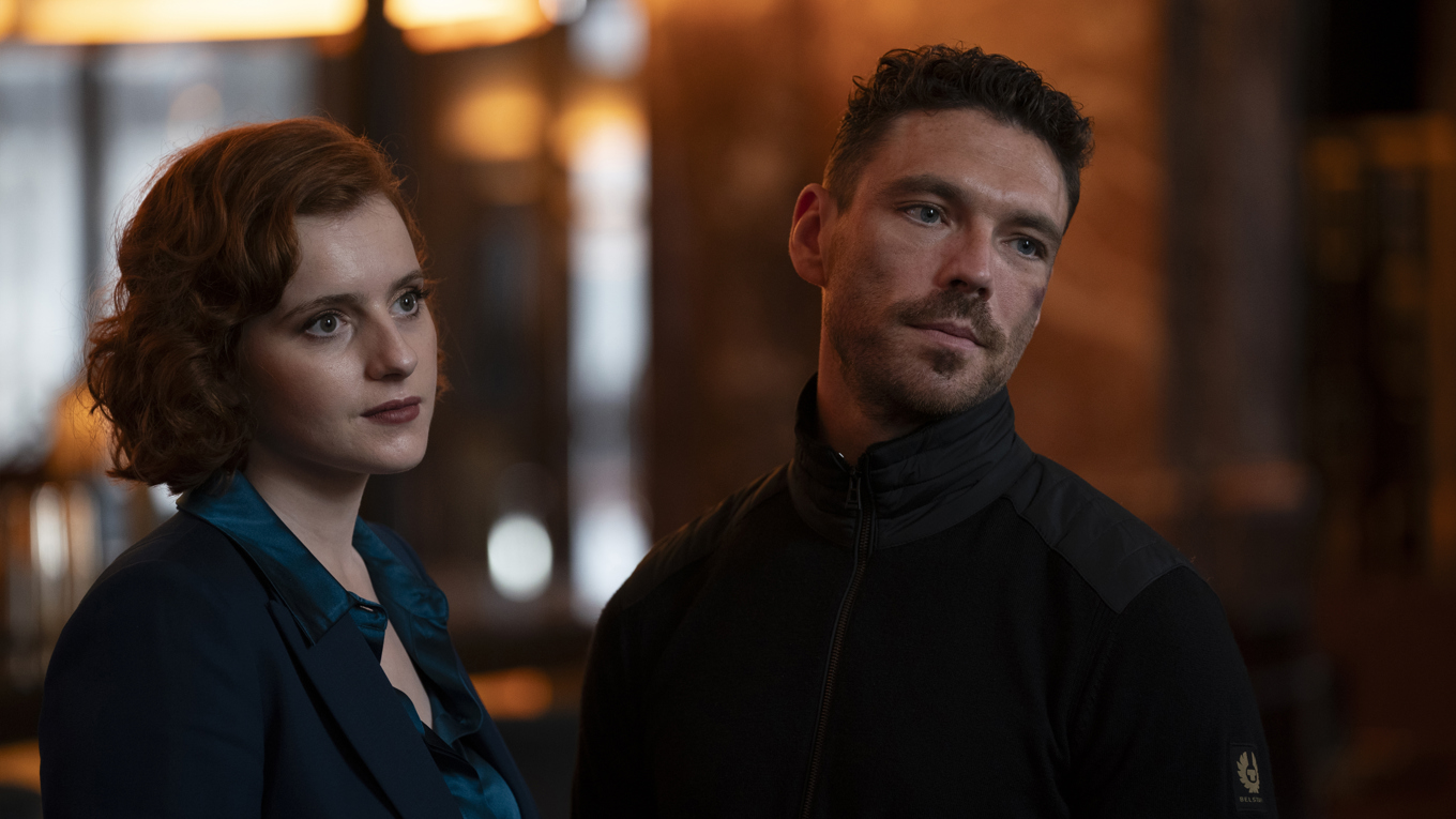 Diana Williams (Hannah Onslow) och James Nelson-Joyce (Michael Kavanagh) i "Maffiablod" som nu visas på SVT Play. Pressbild. Foto: James Stack/Left Bank TV/SVT/TT