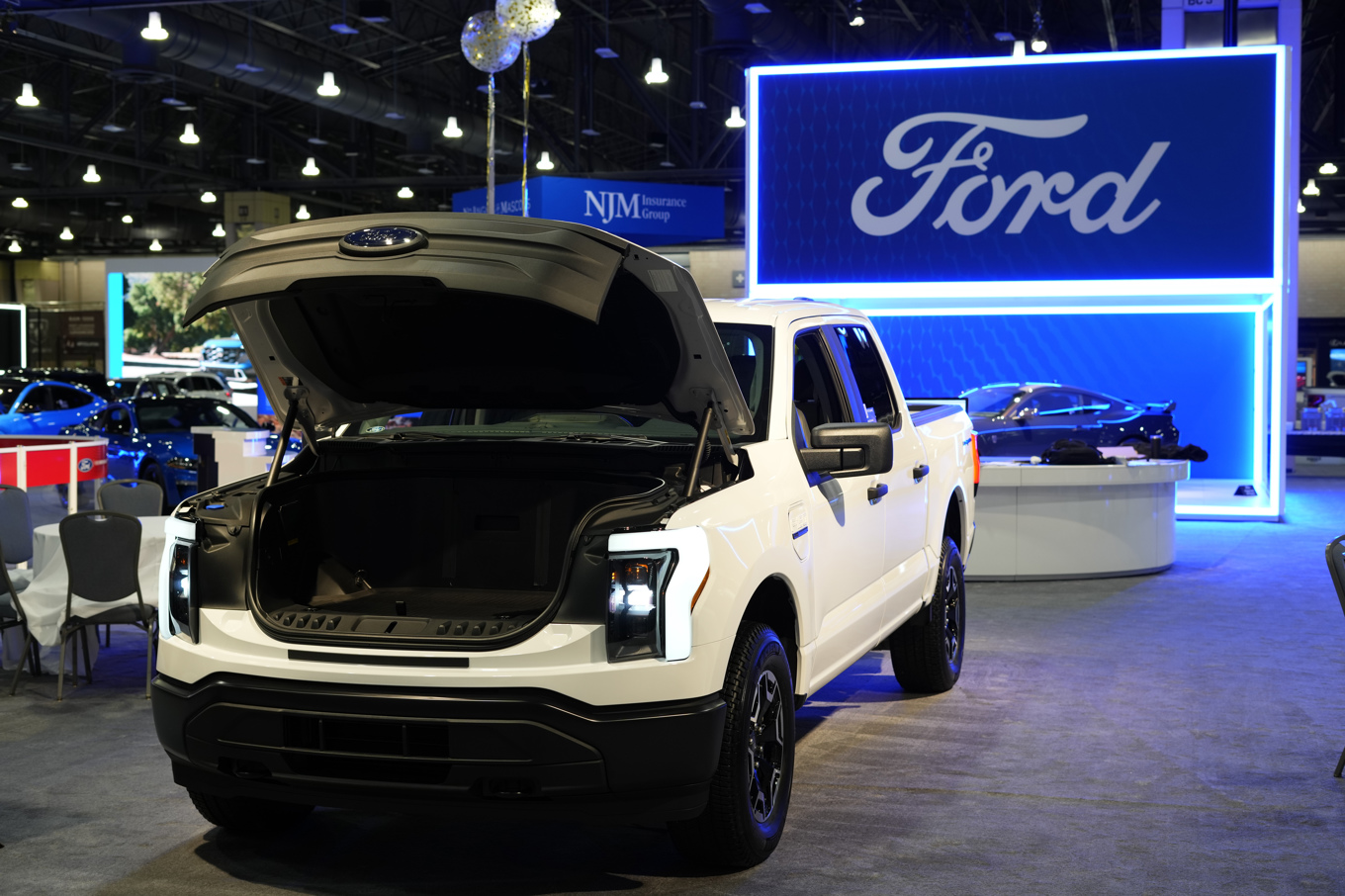 Ford visar upp en av företagets modeller vid bilmässan i Philadelphia. Arkivbild. Foto: Matt Rourke/AP/TT