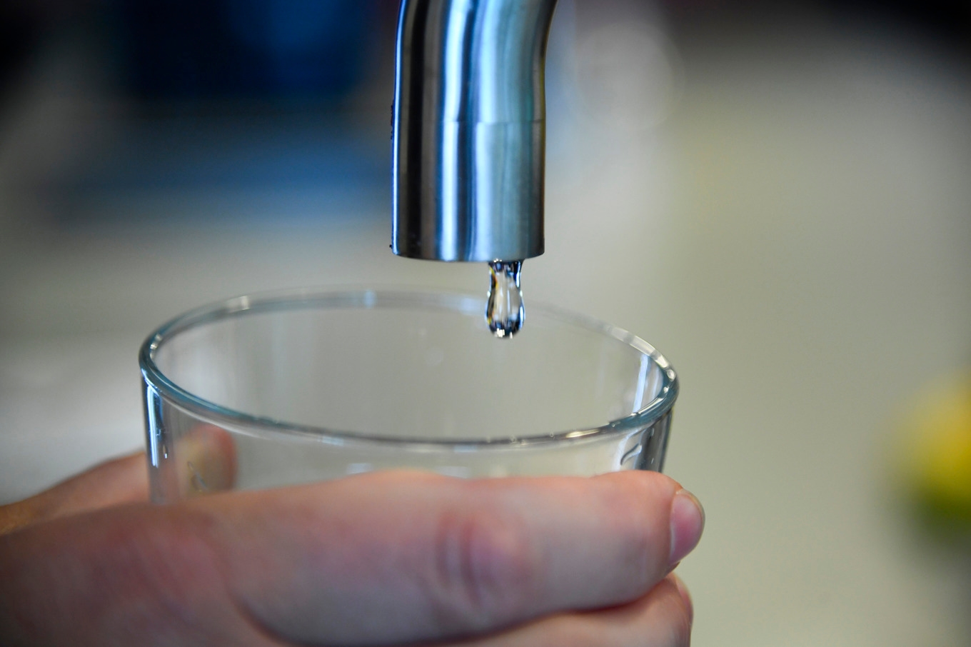 Kommuner norr om Stockholm drabbades av problem med kranvatten. Arkivbild. Foto: Lars Schröder/TT