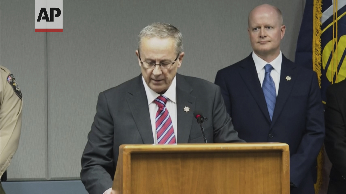 Åklagaren Jeff Gray under en presskonferens på tisdagen där han lade fram de formella anklagelserna mot högeraktivisten Charlie Kirks misstänkte mördare. Foto: AP/TT