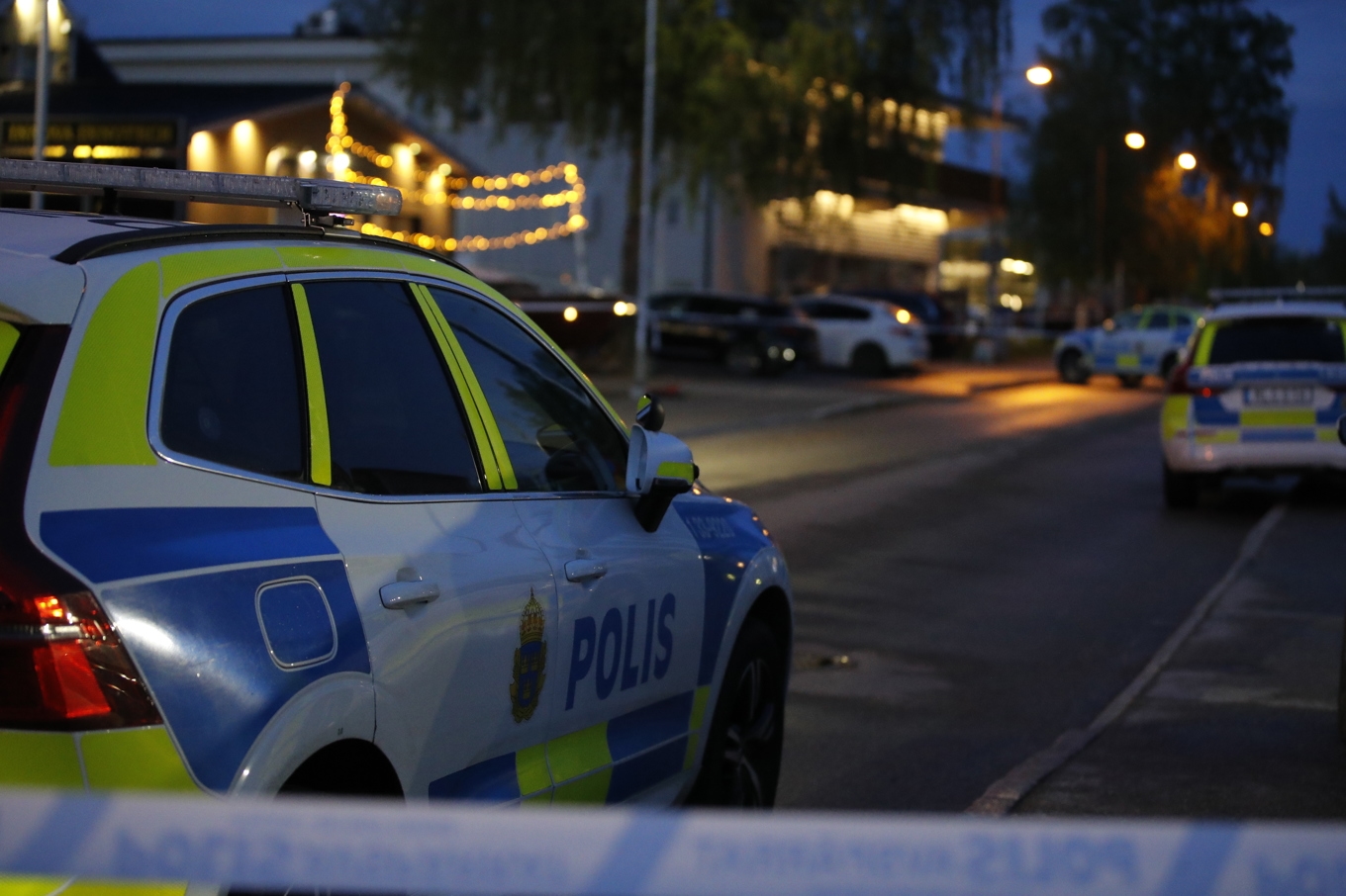 Polis på plats efter mordet i Boländerna i centrala Uppsala i maj i år. Foto: Caisa Rasmussen/TT