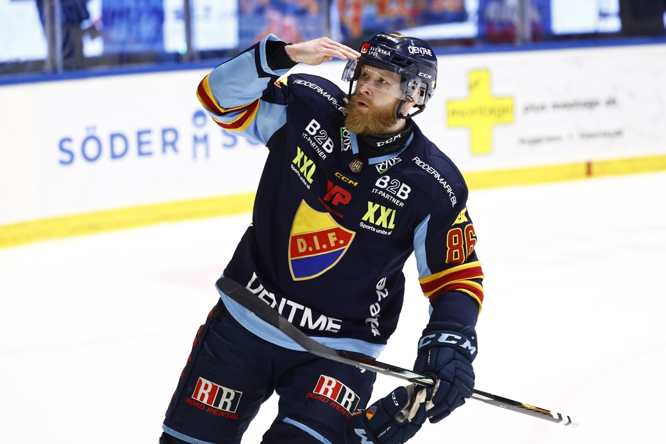 Djurgårdens Linus Klasen, 39, spelade i två juniormatcher i helgen och nu anmäls klubben till disciplinnämnden för regelbrott. Arkivbild. Foto: Stefan Jerrevång/TT