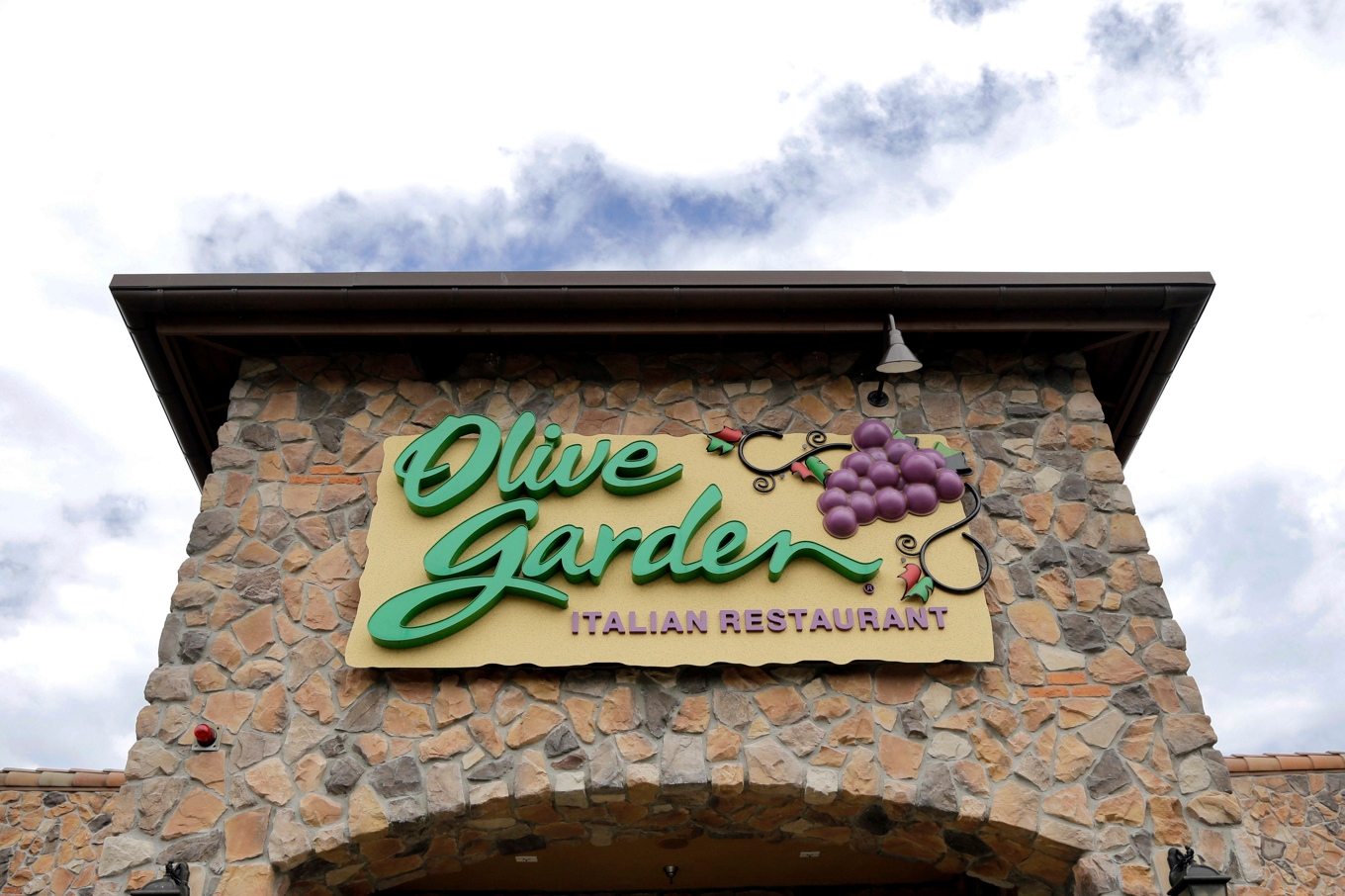 Restaurangkedjan Olive Garden testar att erbjuda mindre portioner till lägre pris. En av anledningarna är att allt fler amerikaner använder aptitkontrollerande läkemedel. Arkivbild. Foto: Elise Amendola/AP/TT
