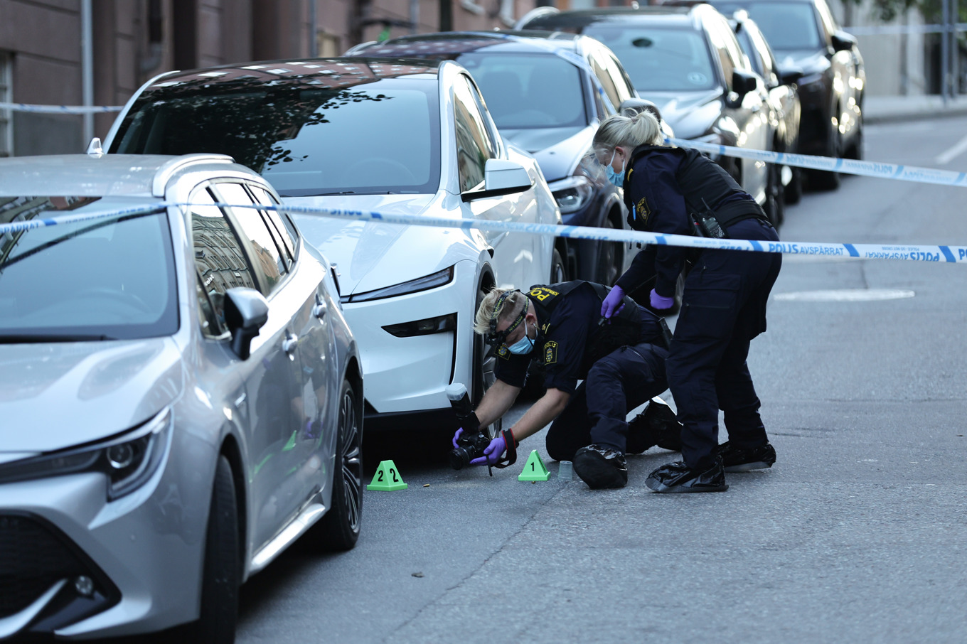 Flera skott avlossades mot en port i Vasastan i centrala Stockholm under natten mot tisdagen. Foto: Caisa Rasmussen/TT