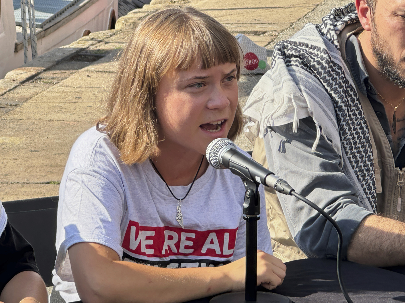 Greta Thunberg är ombord på konvojen mot Gaza. Foto: Hernan Munoz/AP/TT