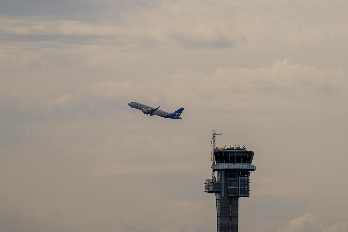 Norge ser en ökande aktivitet av drönare vid sina flygplatser. Arkivbild. Foto: Fredrik Varfjell/NTB/TT