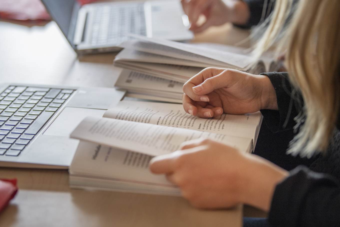 Det är ingen större förändring i antal elever som går ut grundskolan med gymnasiebehörighet mellan 2024 och 2025, enligt statistik från Skolverket. Foto: Viktoria Bank/TT