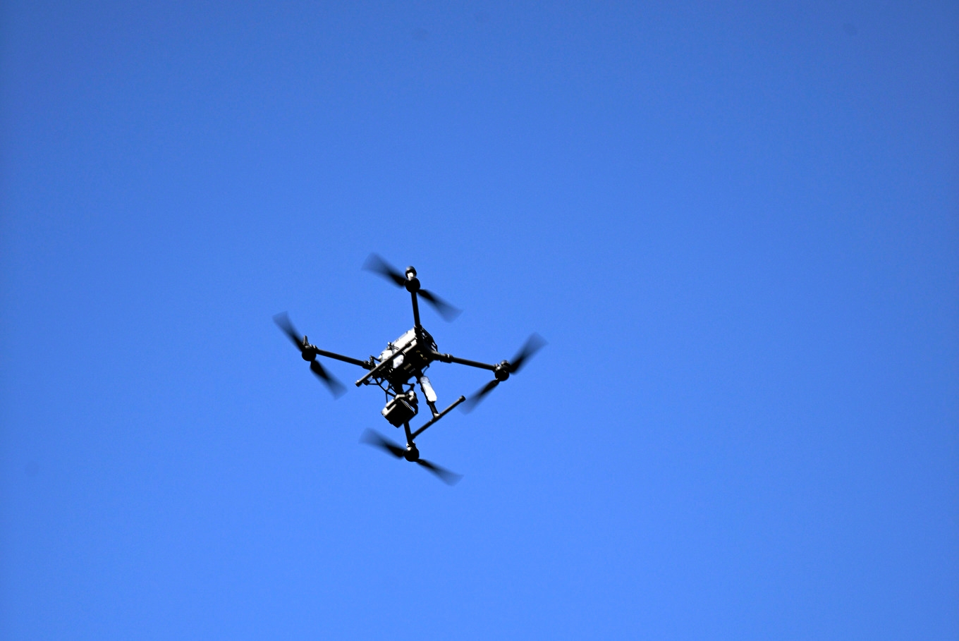 Arkivbild på en drönare. Det är oklart vad för slags drönare som synts i Karlskrona. Foto: Janerik Henriksson/TT