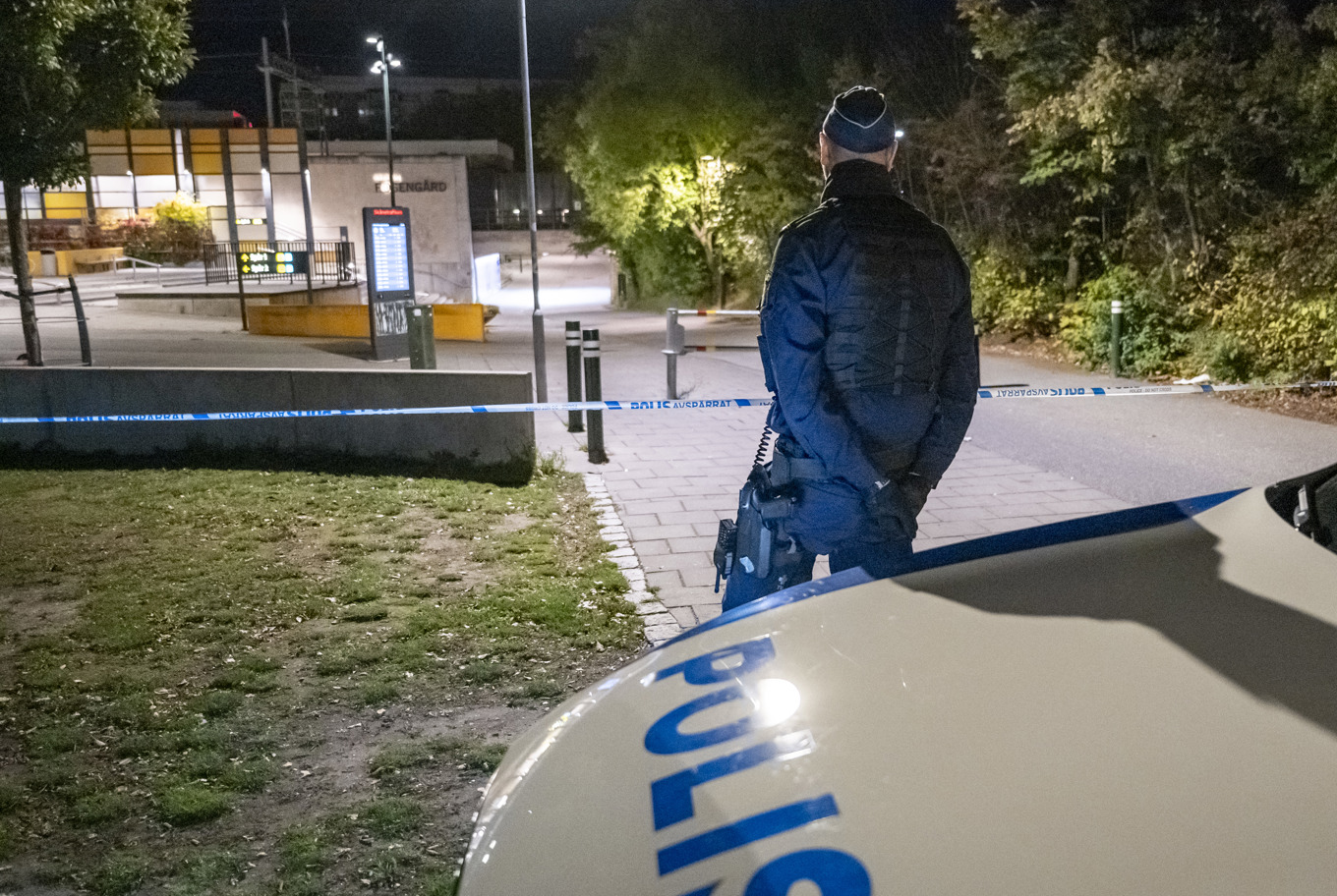 En stor polisinsats genomfördes på Rosengård i natt efter att larm från allmänheten kommit in till polisen. Foto: Johan Nilsson/TT