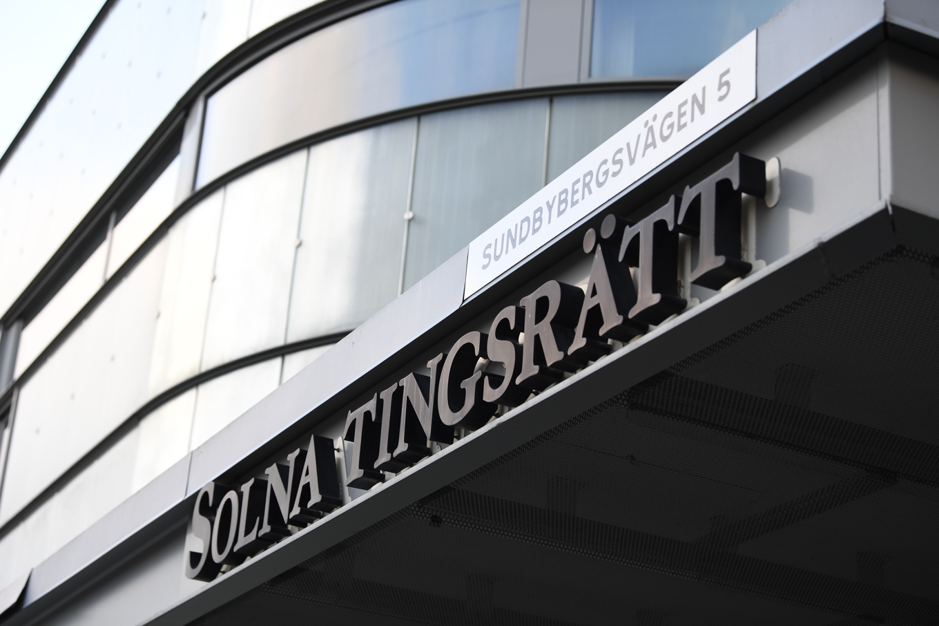 Åtalet har lämnats in vid Solna tingsrätt. Foto: Viktoria Bank/TT