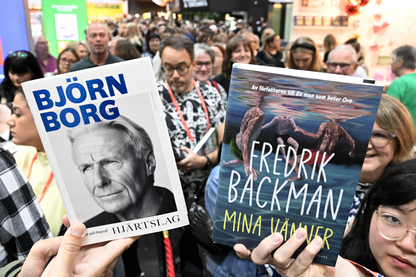 Många besökare köade till signeringar. Foto: Fredrik Sandberg/TT