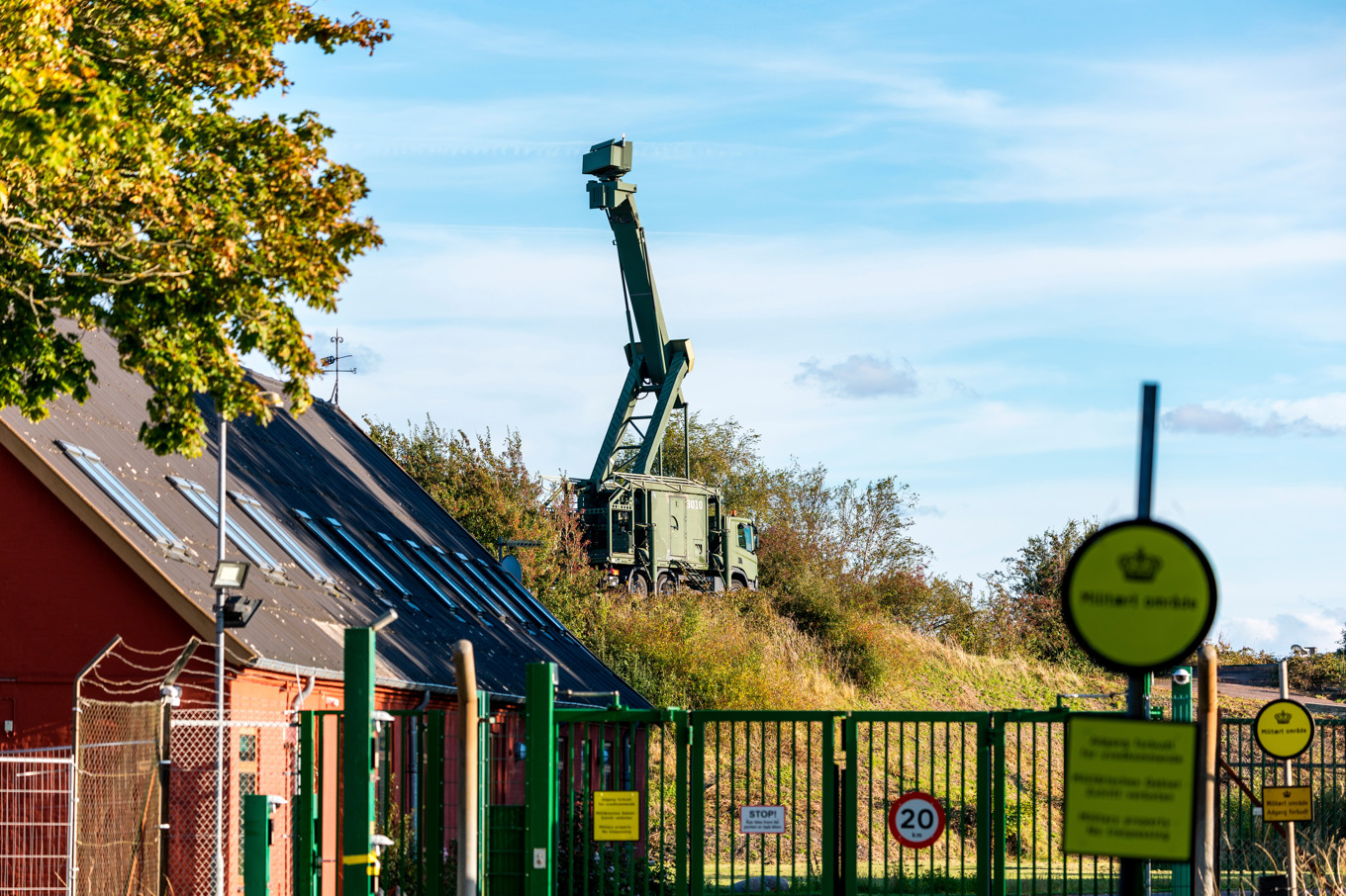 En mobil radarstation vid en militäranläggning nära Öresund. Foto: Steven Knap/Ritzau Scanpix/TT