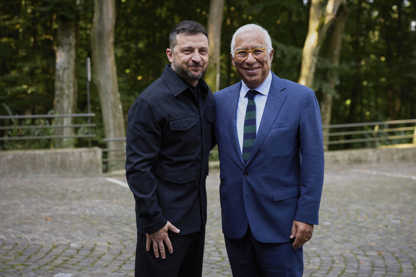 Ukrainas president Volodymyr Zelenskyj tillsammans med EU:s rådsordförande António Costa under ett möte i början av september. Arkivbild. Foto: Ukrainska presidentämbetet/AP/TT