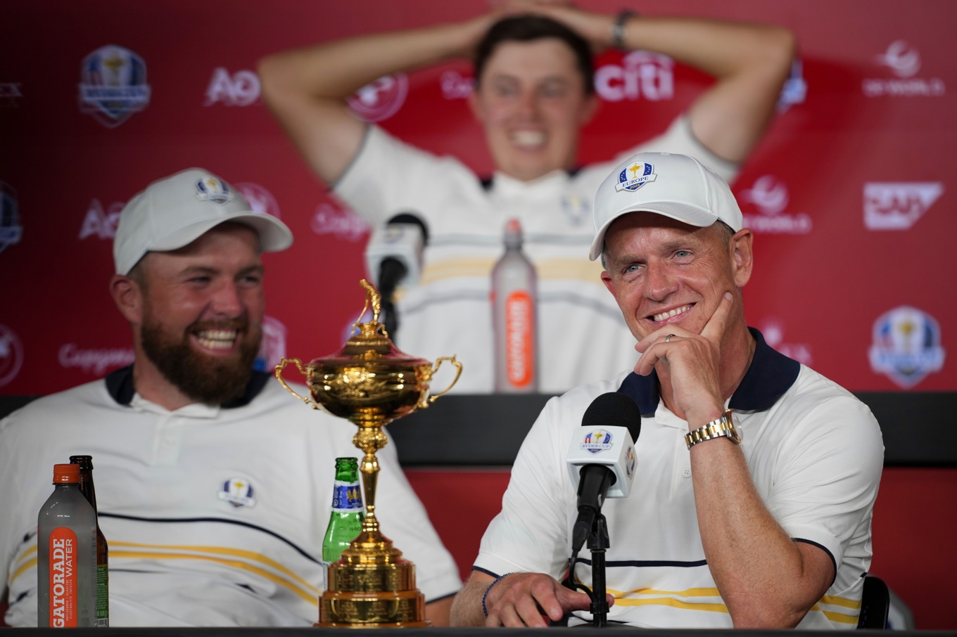 Shane Lowry, till vänster, vill att Europas Ryder Cup-kapten Luke Donald, till höger, ska fortsätta två år. Foto: Matt Slocum/AP/TT