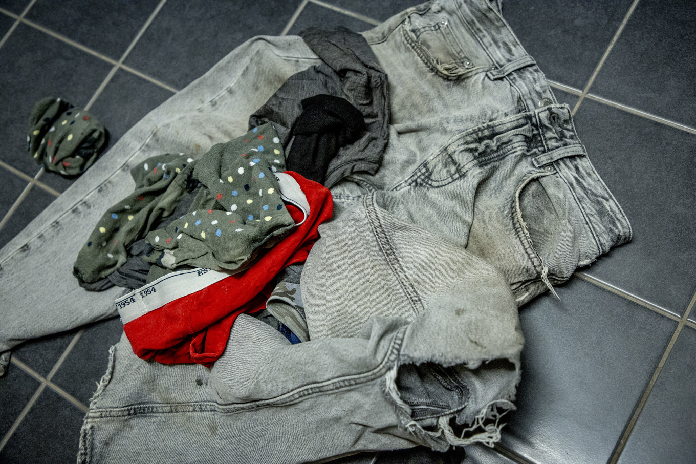 Från och med 1 oktober kan du lägga trasiga kläder direkt i hushållsavfallet. Arkivbild Foto: Adam Ihse/TT