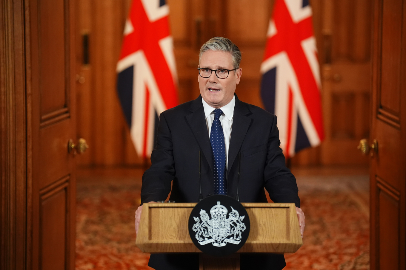 Storbritanniens premiärminister Keir Starmer håller ett tal på Downing Street efter dådet i Manchester. Foto: James Manning/AP/TT