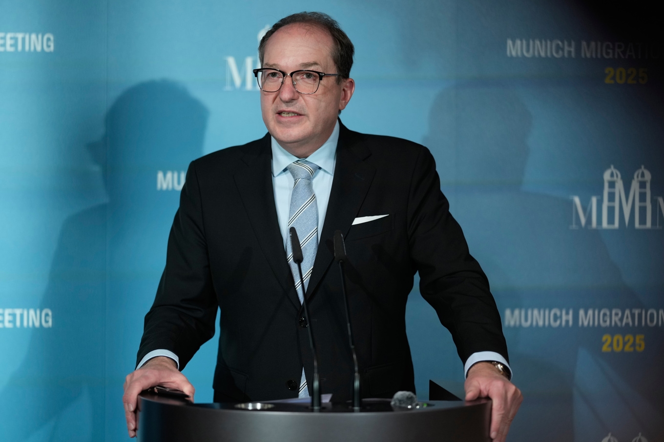 Tysklands inrikesminister Alexander Dobrindt i München i lördags. Foto: Matthias Schrader/AP/TT