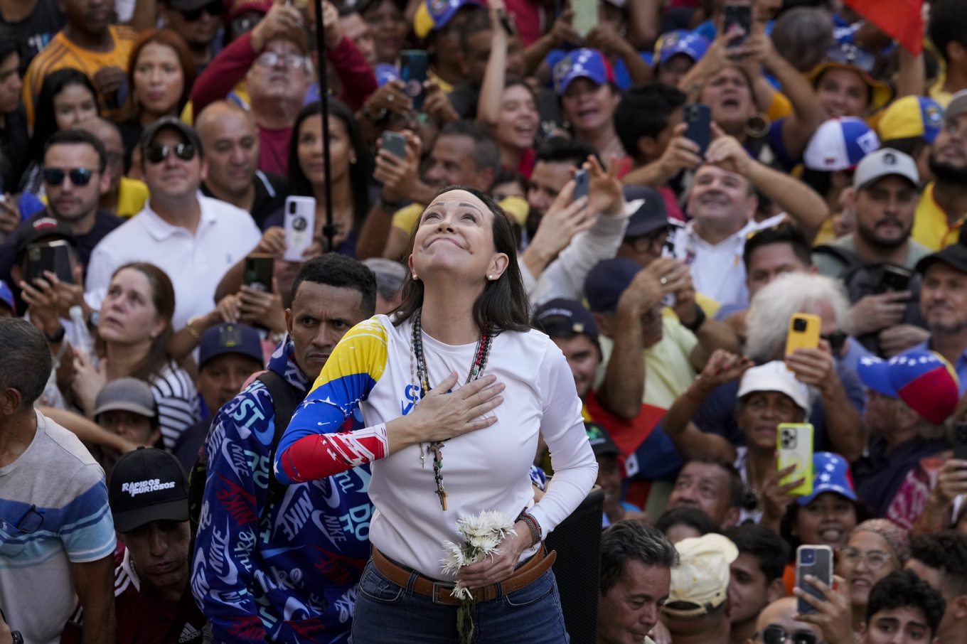 María Corina Machado tillsammans med anhängare av oppositionen i Caracas i januari. Foto: Ariana Cubillos/AP/TT