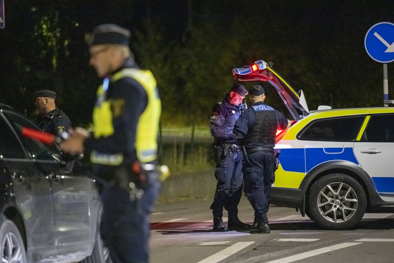 Polis är på plats i Finja utanför Hässleholm där ett misstänkt farligt föremål hittats. Foto: Johan Nilsson/TT