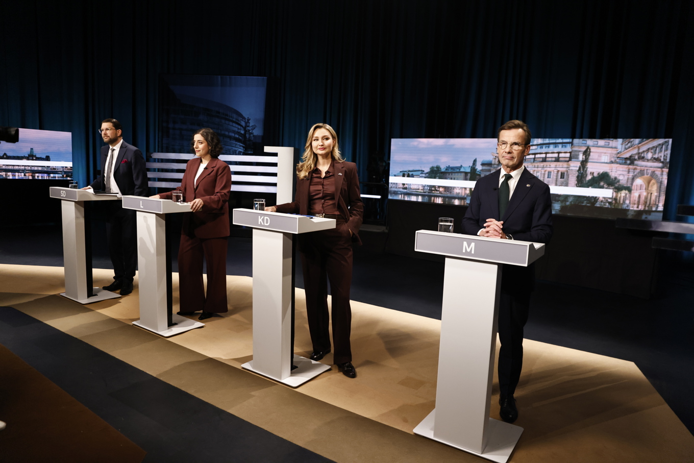 Högersidan i SVT:s partiledardebatt. Sverigedemokraternas partiledare Jimmie Åkesson (SD), Liberalernas partiledare Simona Mohamsson (L), Kristdemokraternas partiledare Ebba Busch (KD) och statsminister Ulf Kristersson (M). Foto: Caisa Rasmussen/TT