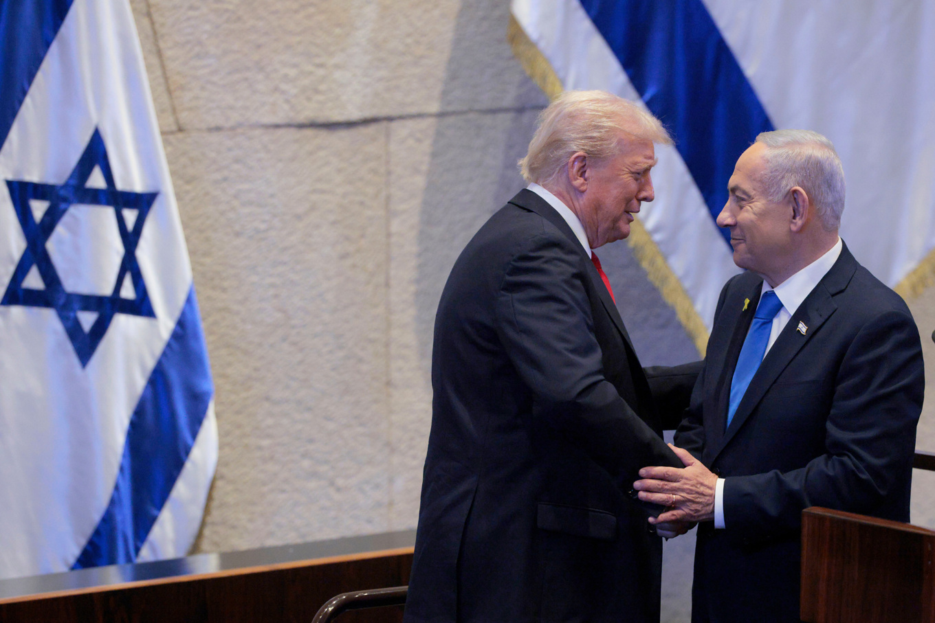USA:s president Donald Trump och Israels premiärminister Benjamin Netanyahu i Israels parlament, knesset, i Jerusalem på måndagen. Foto: Chip Somodevilla/Pool via AP/TT