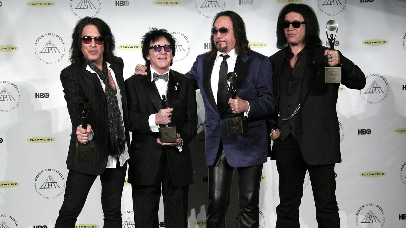 Kiss grundande medlemmar Paul Stanley, Peter Criss, Ace Frehley, och Gene Simmons när bandet valdes in i Hall of Fame 2014. Foto: Andy Kropa/AP/TT