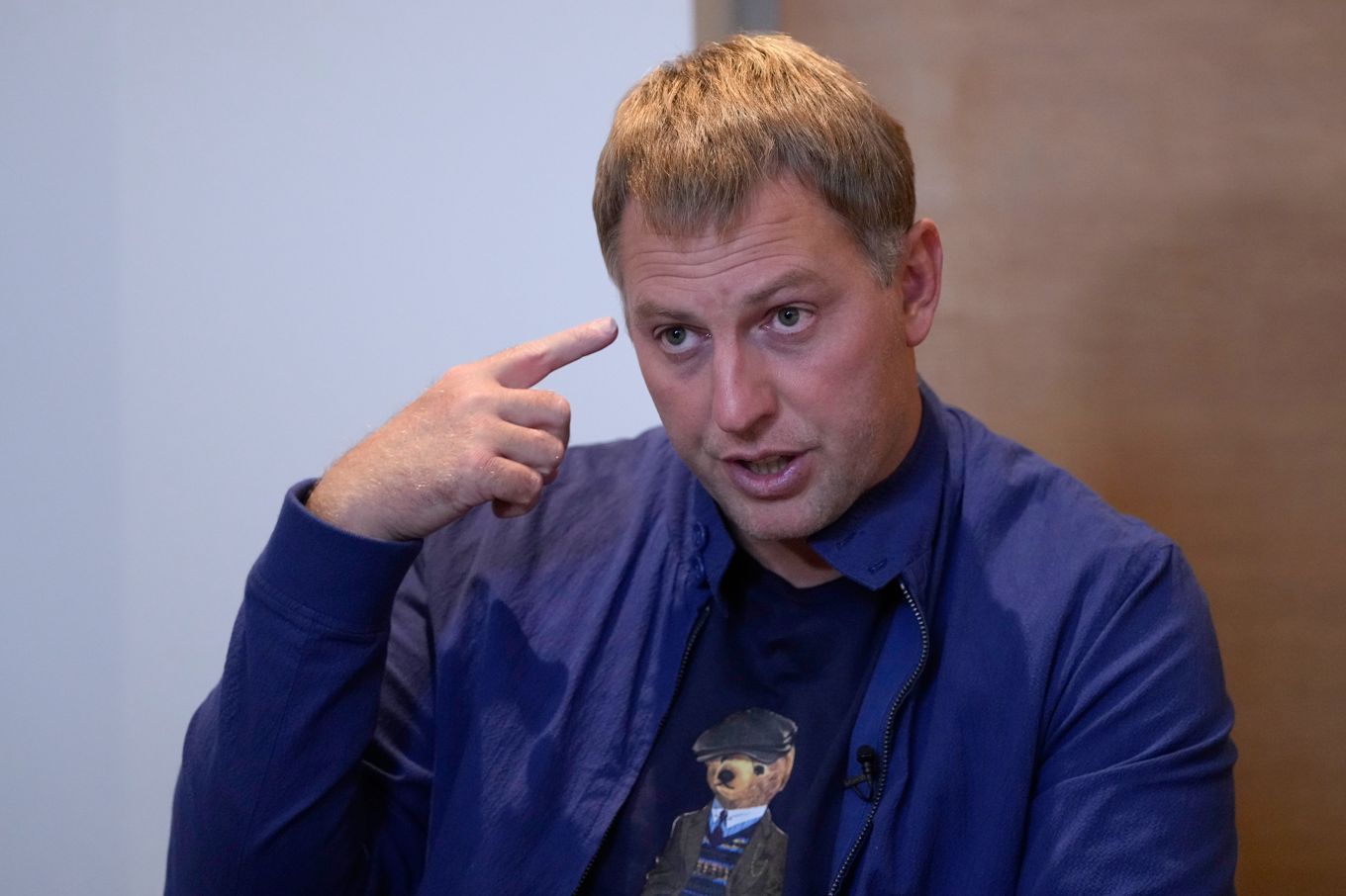 Vladimir Osetjkin under en intervju med nyhetsbyrån AP i Paris 2022. Foto: Francois Mori/AP/TT