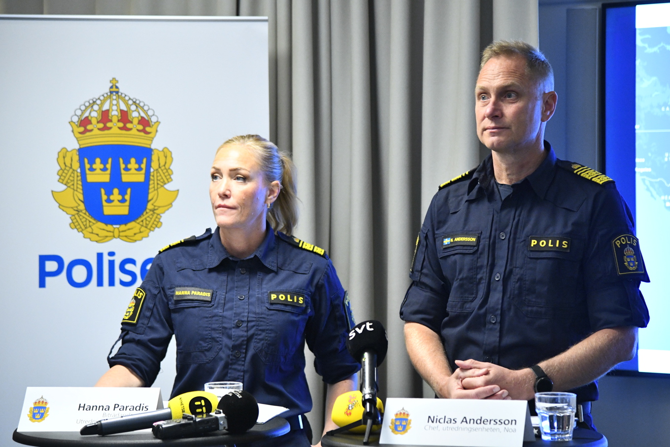Hanna Paradis och Niclas Andersson, biträdande chef för utredningsenheten på Noa, respektive chef för utredningsenheten på Noa. Foto: Lars Schröder/TT