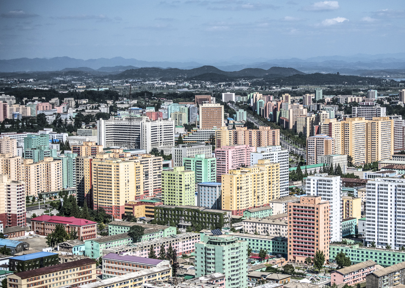 Vy över Nordkoreas huvudstad Pyongyang. Sedan femtiotalet har tiotusentals människor flytt den kommunistiska diktatuen till det demokratiska Sydkorea. Arkivbild. Foto: Yvonne Åsell/SvD/TT