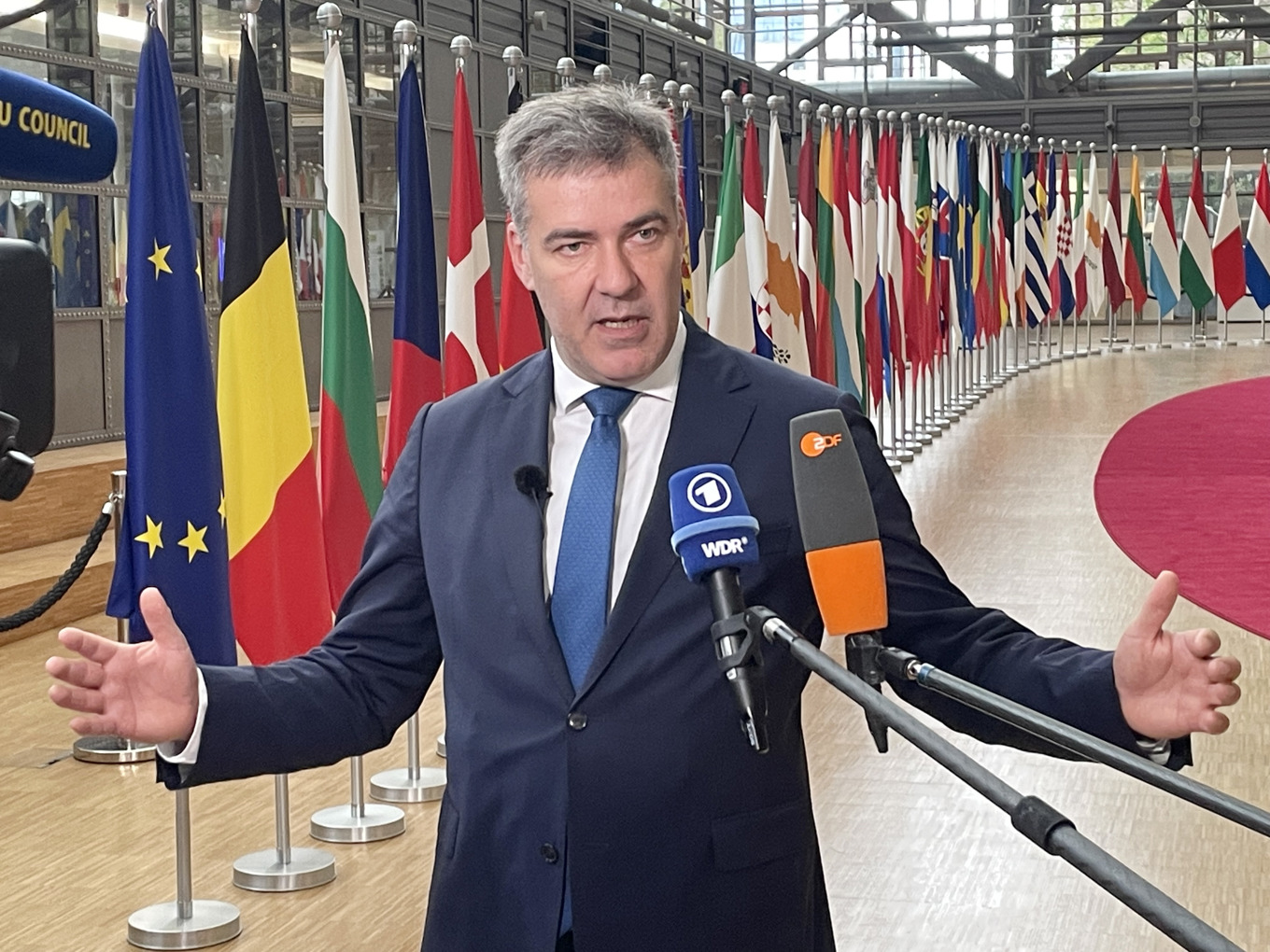 Danmarks klimatminister Lars Aagaard på väg in till ett EU-möte i Bryssel i september. Arkivbild. Foto: Wiktor Nummelin/TT