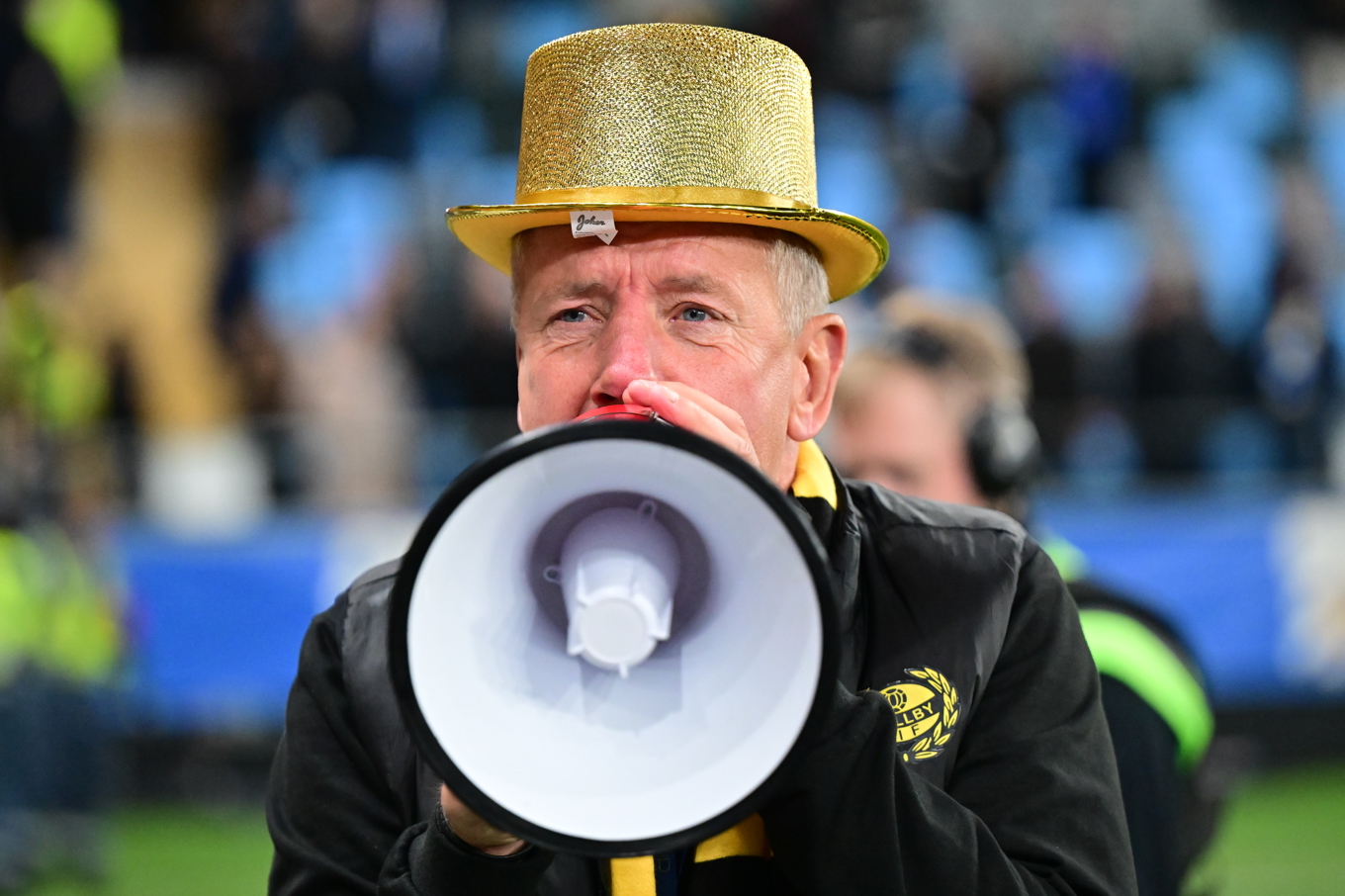 Hasse Larsson firar SM-guldet. Foto: Björn Larsson Rosvall/TT