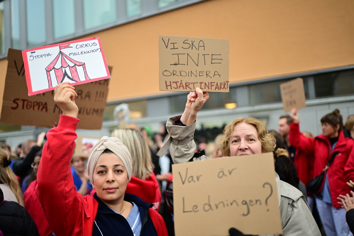 Vårdpersonal protesterar mot införandet av Millennium i november 2024. Foto: Björn Larsson Rosvall/TT