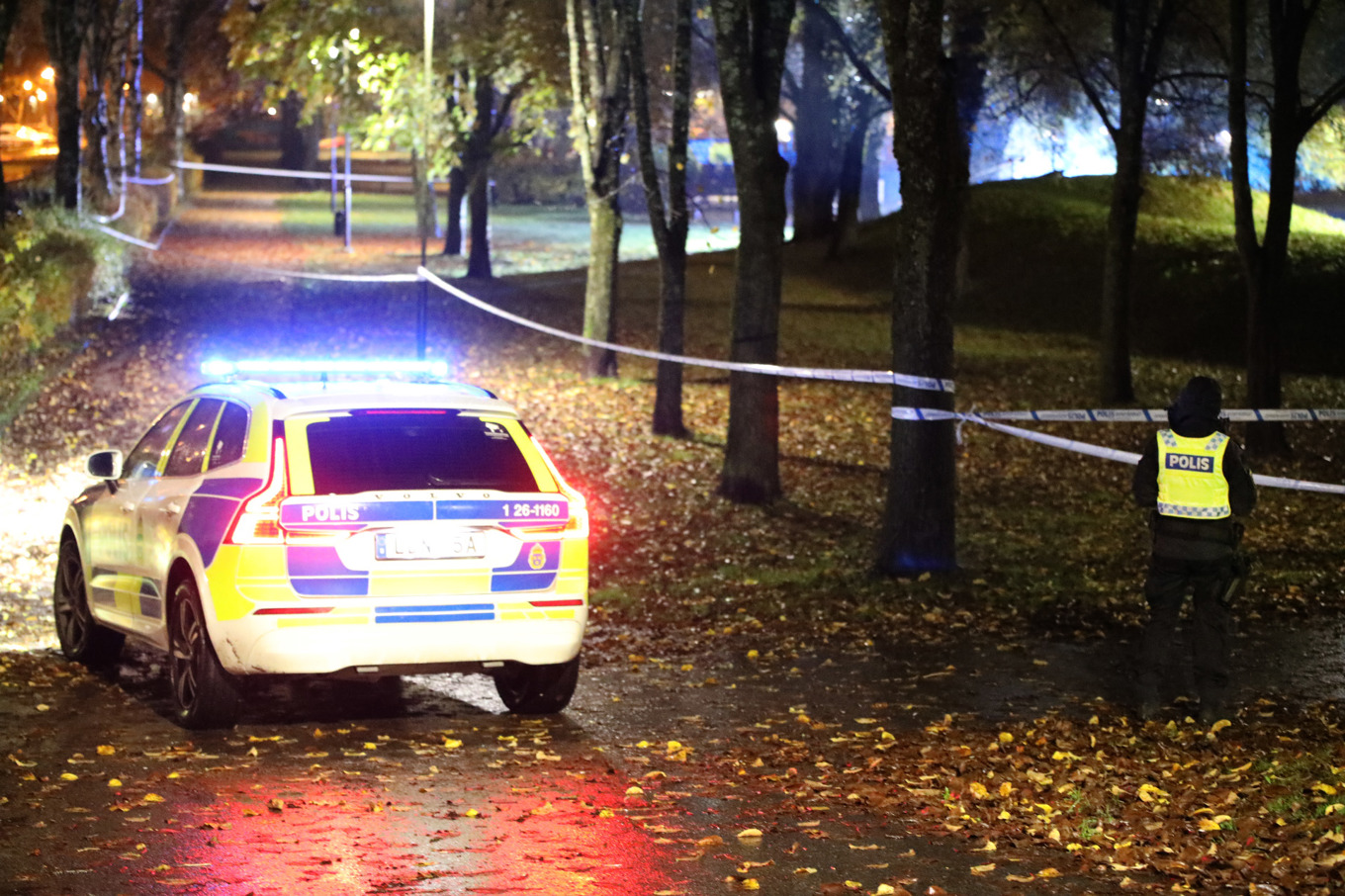 En stor polisinsats pågår i området. Foto: Roger Nilsson/Blåljusmedia/TT