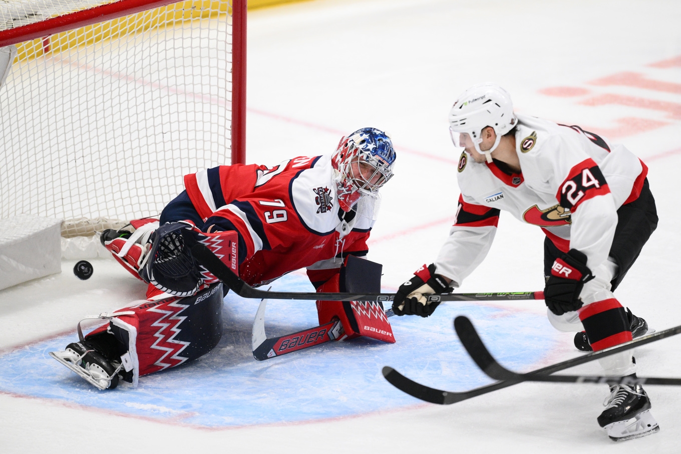 Ottawa Dylan Cozens gör ett av lagets sju mål. Foto: Nick Wass/AP/TT