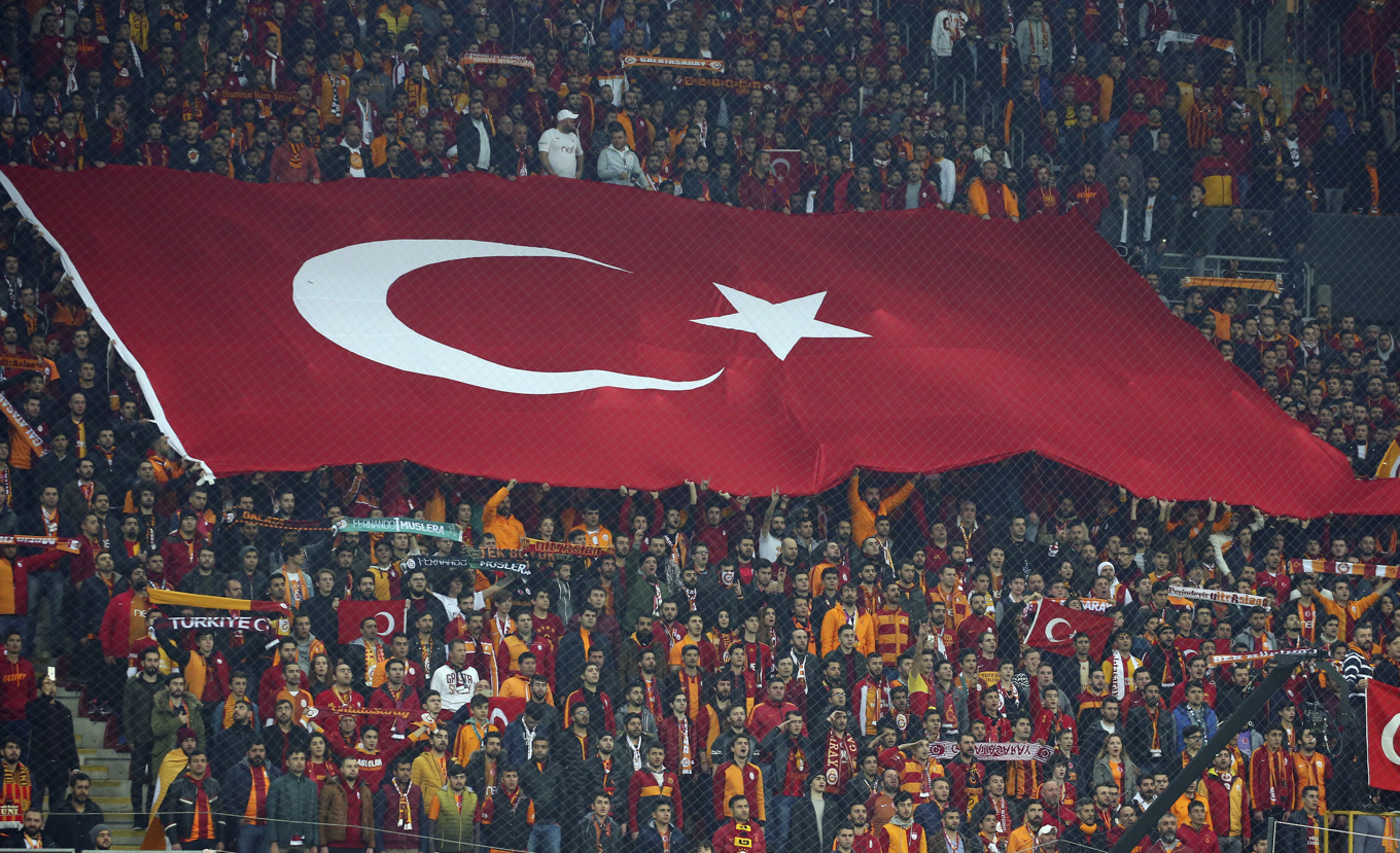 Över hundra fotbollsdomare i Turkiet har spelat aktivt på matcher. Arkivbild. Foto: STR/AP/TT