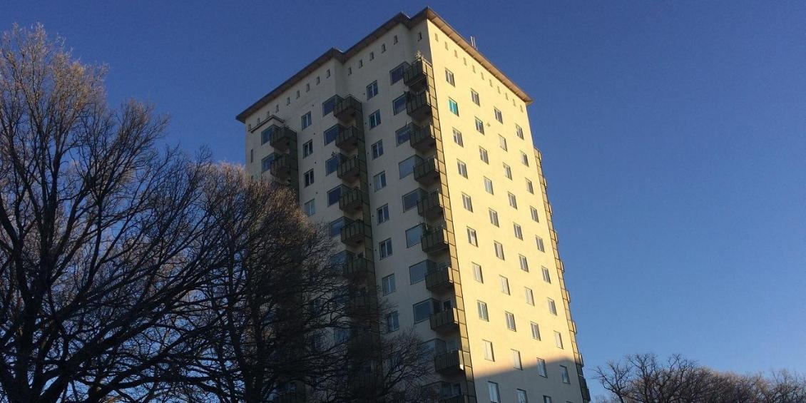 Ett höghus i Råcksta, en förort till Stockholm. Foto: Tony Lingefors