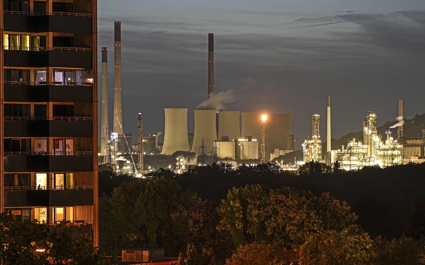 BP:s raffenaderi skymtar i Gelsenkirchen, Tyskland. Arkivbild. Foto: Martin Meissner/AP